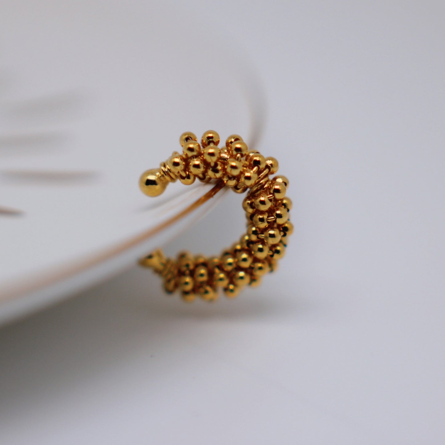 Pop gold earcuff