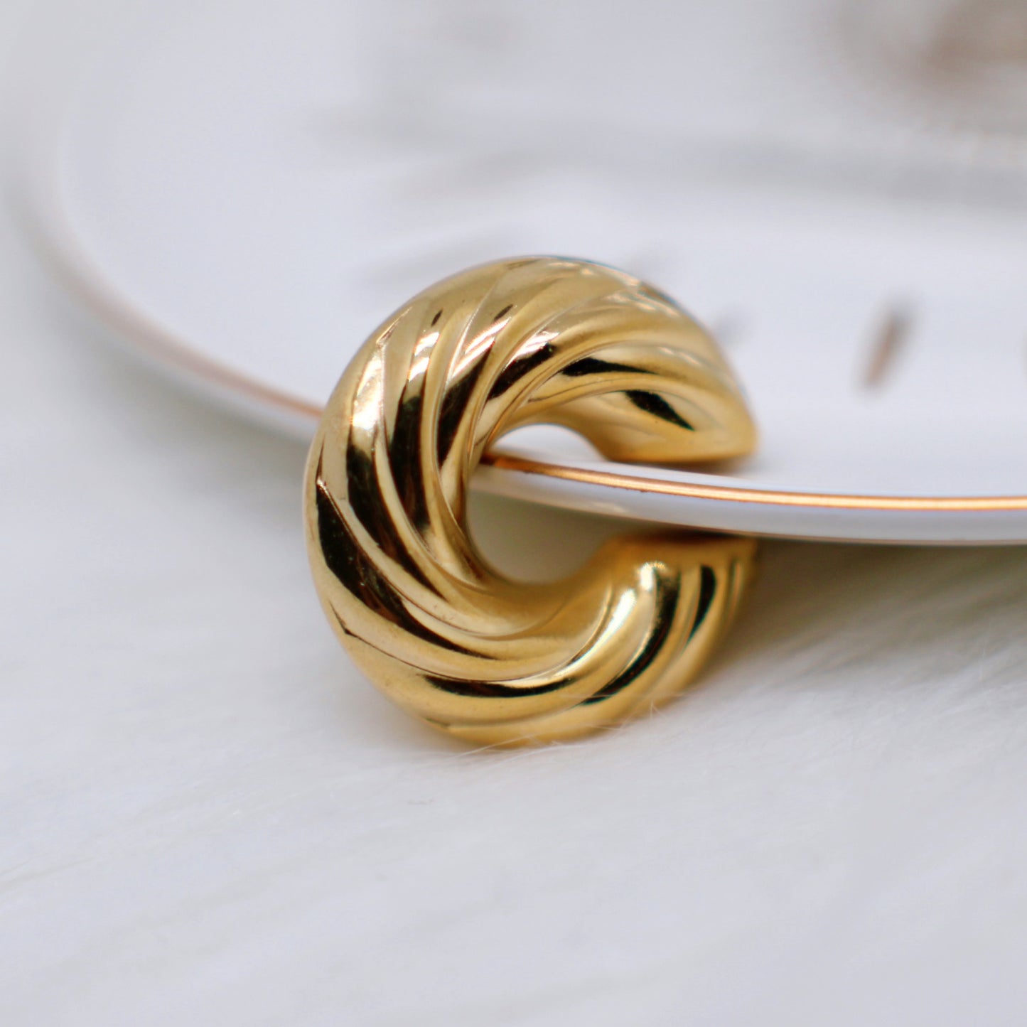 Gold aria chunky earcuff