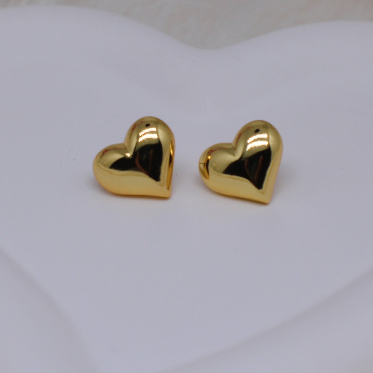 Love heart stud