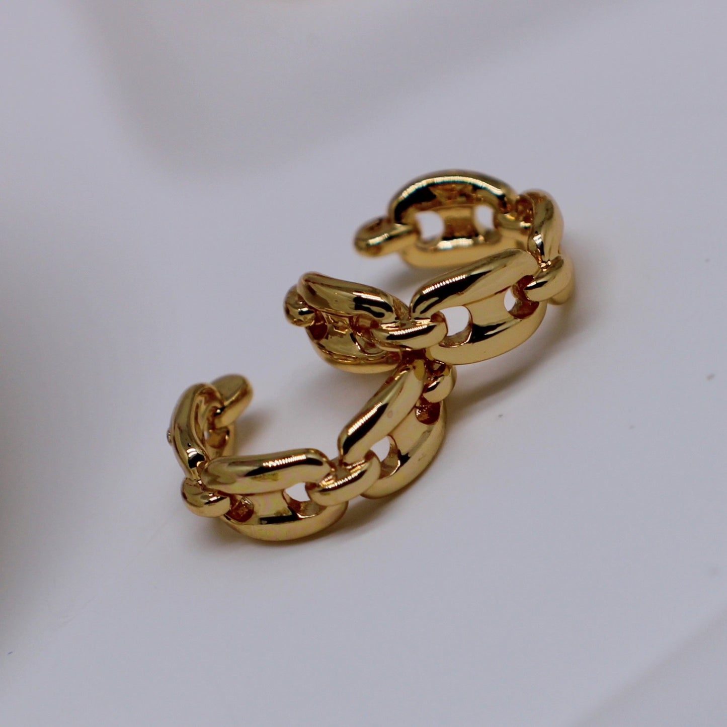 Chain gold earcuff